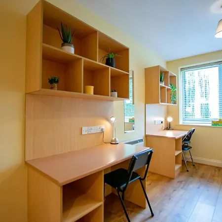 Superb 2 Bed Apartment, Sleeps 6 Galway