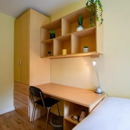 Apartment Superb 2 Bed Apartment, Sleeps 6 Galway