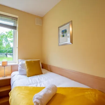 Superb 2 Bed Apartment, Sleeps 6 Galway