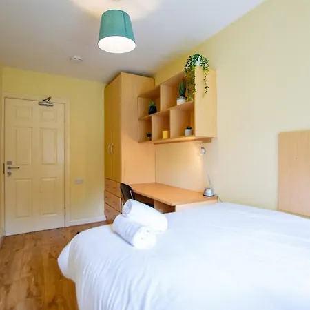 Apartment Superb 2 Bed Apartment, Sleeps 6