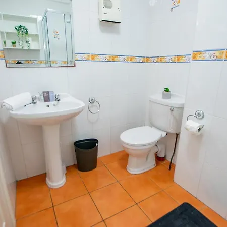 Superb 2 Bed Apartment, Sleeps 6 Apartment Galway