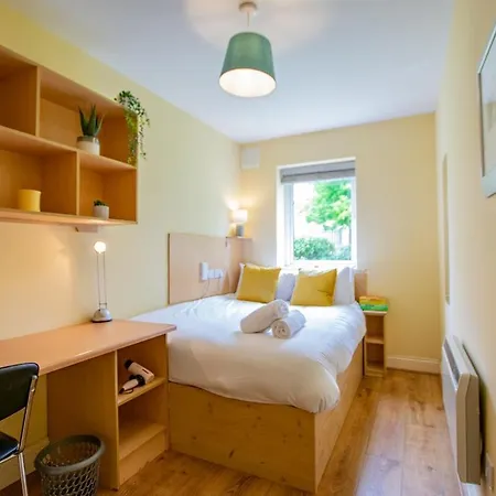 Superb 2 Bed Apartment, Sleeps 6 Galway