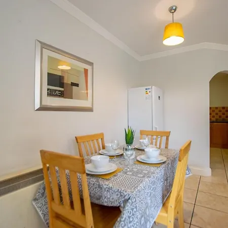 Apartment Superb 2 Bed Apartment, Sleeps 6 Galway
