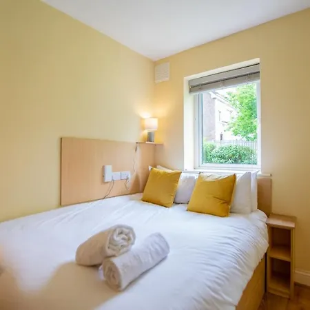 Superb 2 Bed Apartment, Sleeps 6 Apartment