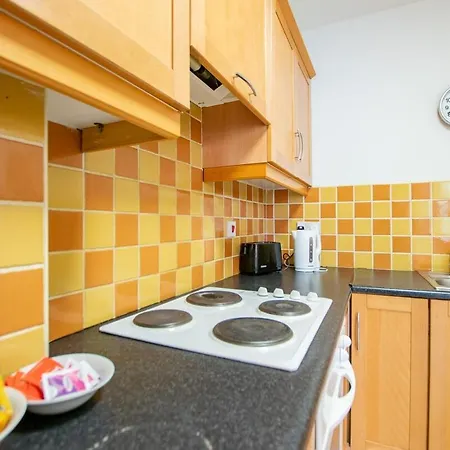 Superb 2 Bed Apartment, Sleeps 6 * Galway