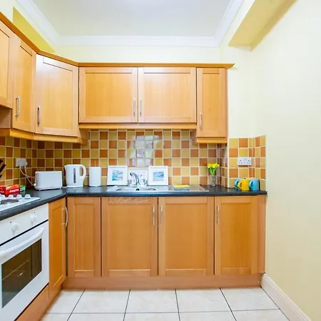 Apartment Superb 2 Bed Apartment, Sleeps 6