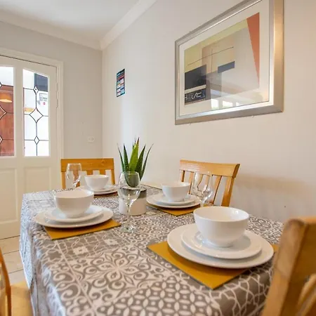 Superb 2 Bed Apartment, Sleeps 6 Apartment Galway