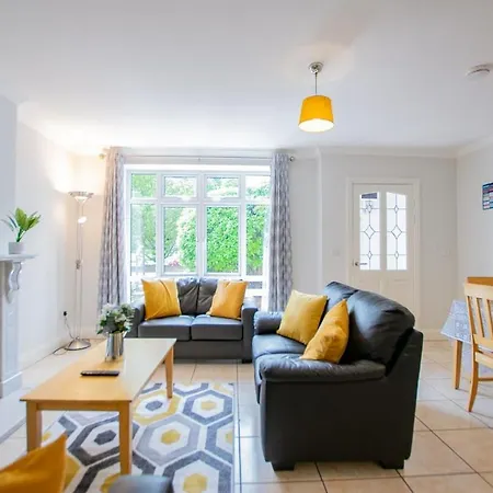 Superb 2 Bed Apartment, Sleeps 6 Apartment Galway